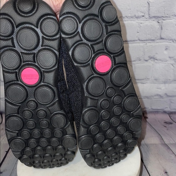 Skechers Women's Black and Pink Loafers 5.5 NWOT - Picture 6 of 7